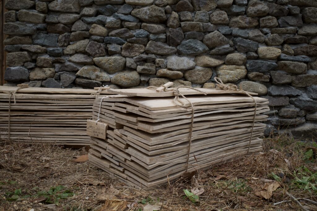 Bundles of traditional KURE boards split from chestnut